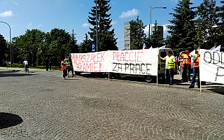 Nieustający protest pod urzędem marszałkowskim